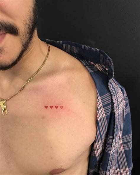 tatuaje minimalista pecho hombre|Tatuajes en el pecho minimalistas para hombre